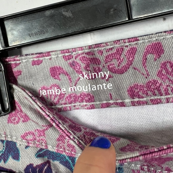 NWOT |•MOSSIMO•| Floral Ombré Stretch Jeans Size 8 - Picture 5 of 10